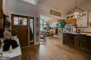 13230 Falls Rd in Cockeysville, MD - Building Photo