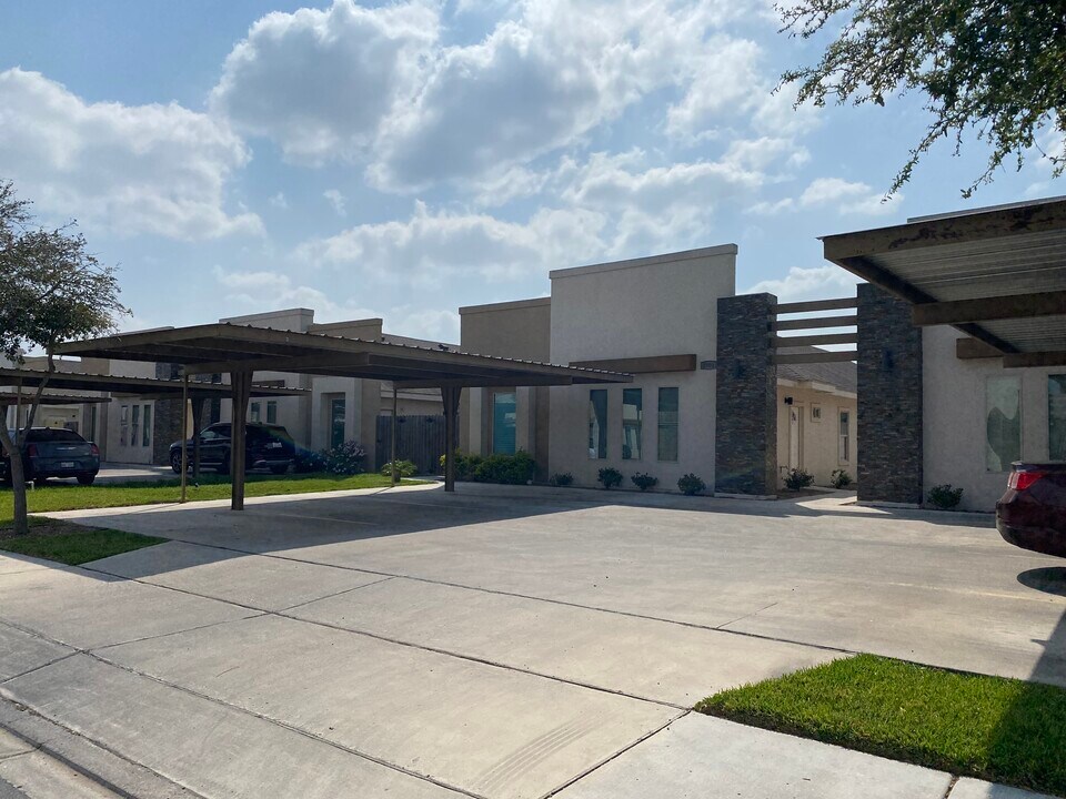 2901 Javalina Ave in Edinburg, TX - Foto de edificio