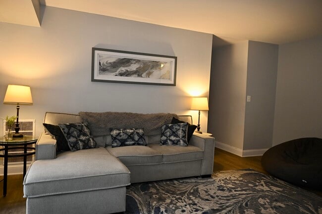 1531 Colonial Dr, Unit 201