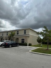 381 NE 5th Pl in Florida City, FL - Building Photo - Building Photo