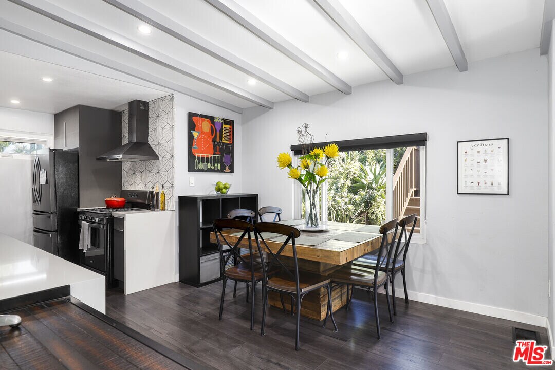 3741 Woolwine Dr in Los Angeles, CA - Building Photo