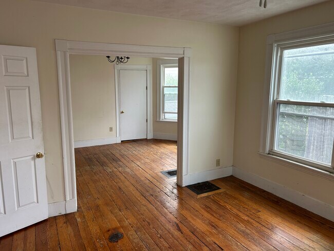 27R Albion St, Unit 1 in Somerville, MA - Foto de edificio - Building Photo