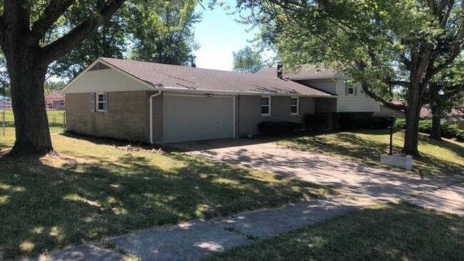 6948 Michelle Pl in Englewood, OH - Building Photo - Building Photo