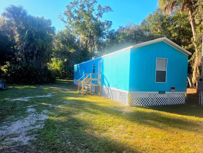 2430 S Stanley Terrace in Homosassa, FL - Building Photo - Building Photo