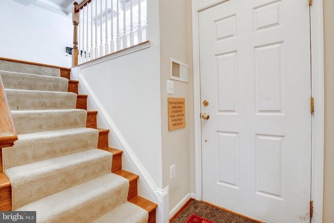 4527 English Holly Dr