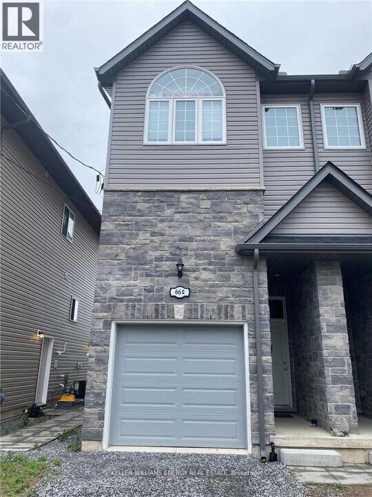 66 Battle St in Thorold, ON - Building Photo