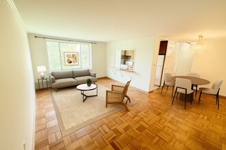 4100 W ST NW-509 St in Washington, DC - Building Photo - Building Photo