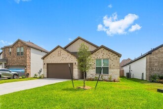 11617 Whirlaway Dr in Willis, TX - Foto de edificio - Building Photo