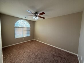 10100 St Albans Ave in Bakersfield, CA - Building Photo - Building Photo