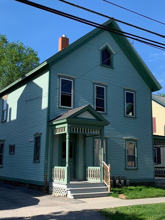 27 Loomis St in Burlington, VT - Building Photo