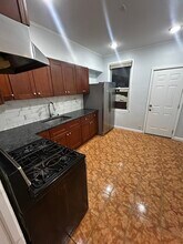 100 Clarke Ave, Unit 100 in Jersey City, NJ - Foto de edificio - Building Photo