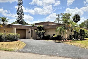 4903 Banyan Ln in Tamarac, FL - Building Photo