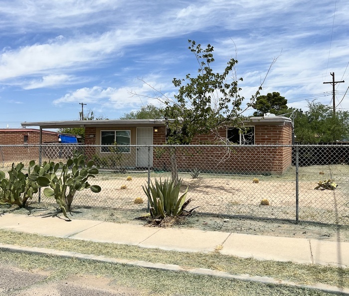 4125 E 27th St in Tucson, AZ - Building Photo