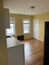98 Franklin St, Unit 2 in Quincy, MA - Building Photo - Building Photo