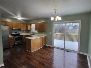 405 Bertha Way in Vine Grove, KY - Building Photo - Building Photo