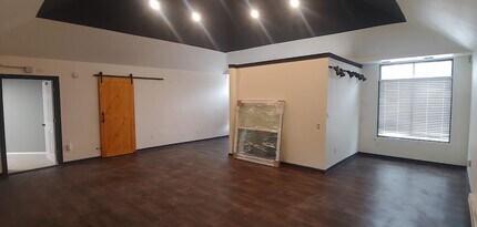 5723 W North Ave in Milwaukee, WI - Building Photo - Building Photo