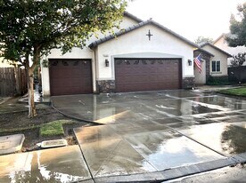 1121 Oak Ave in Fowler, CA - Building Photo