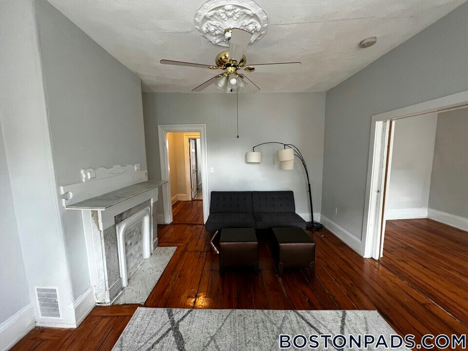 94 Mt Pleasant Ave in Boston, MA - Building Photo