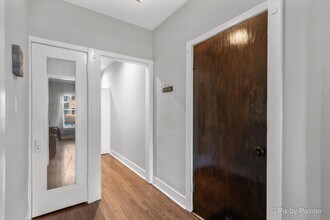 1057 W Columbia Ave in Chicago, IL - Building Photo - Building Photo