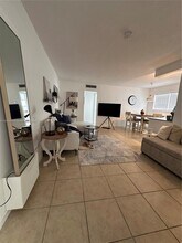 1100 NE 1st Ct, Unit 103 in Hallandale Beach, FL - Building Photo - Building Photo
