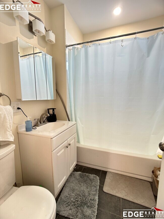 5 Curtis St, Unit 1 in Somerville, MA - Building Photo - Building Photo