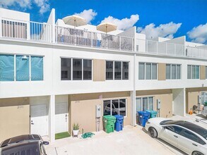 25888 SW 139th Path in Homestead, FL - Foto de edificio - Building Photo