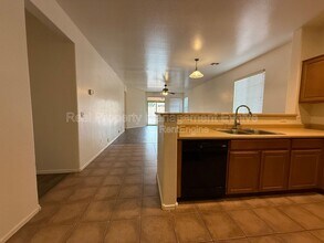 7337 W St Catherine Ave in Phoenix, AZ - Building Photo - Building Photo