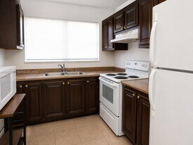 4044 NW 19th St in Lauderhill, FL - Building Photo