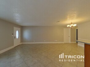11375 68th Ave in Seminole, FL - Building Photo - Building Photo
