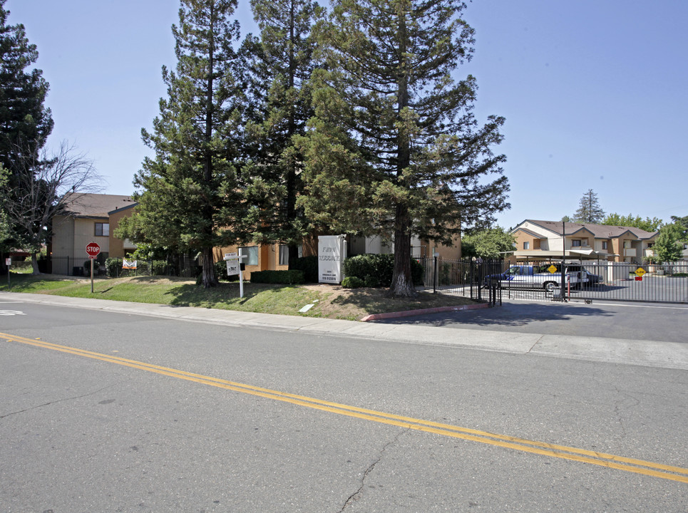 Fawn Terrace Apartments in Sacramento, CA - Foto de edificio