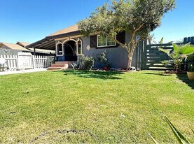 806 Kerr Ave in Modesto, CA - Building Photo