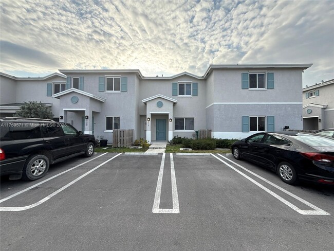 412 NW 12th Pl in Florida City, FL - Foto de edificio - Building Photo