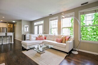 305 W Scott St in Chicago, IL - Building Photo - Building Photo