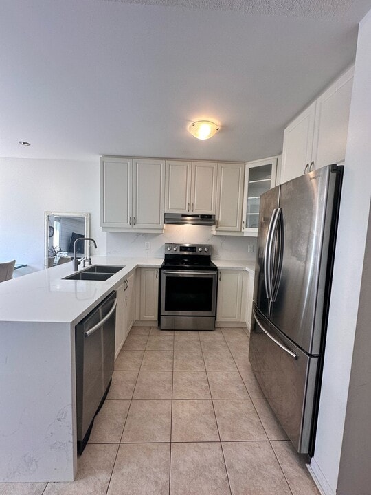 33 Donomore Dr in Brampton, ON - Building Photo