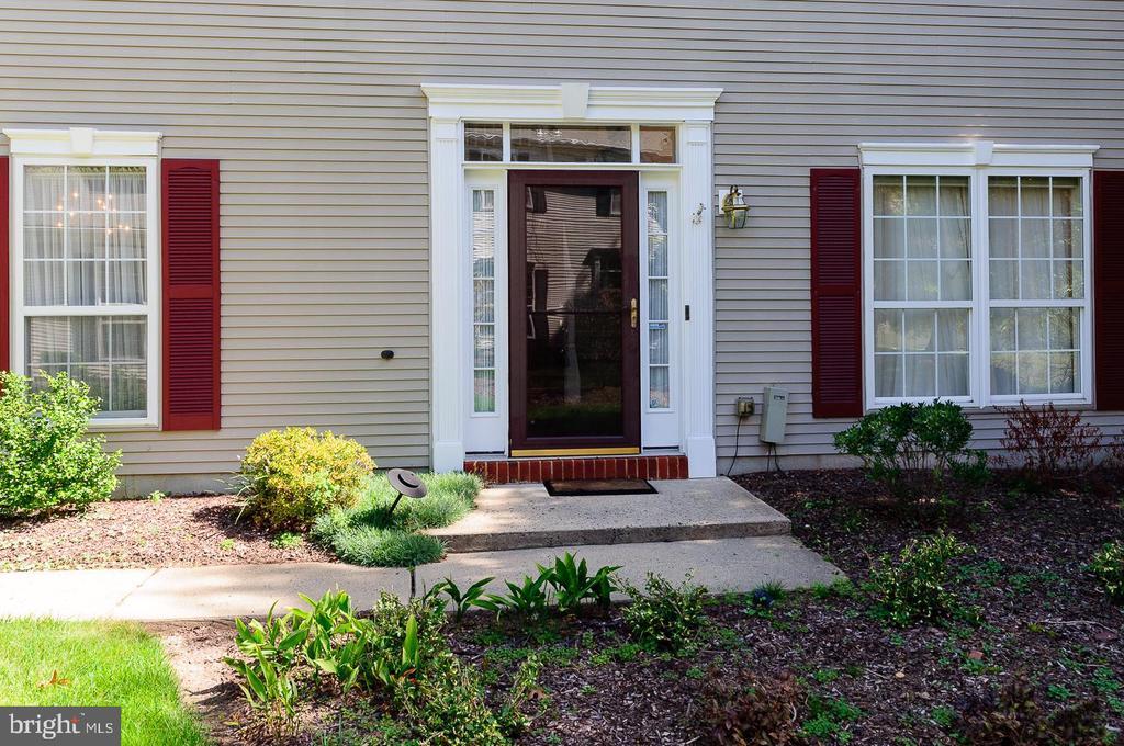 109 Deer Run Ct in Pennington, NJ - Building Photo