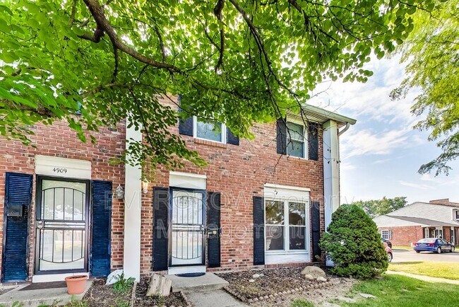 4911 Mt Vernon Dr in Indianapolis, IN - Building Photo - Building Photo
