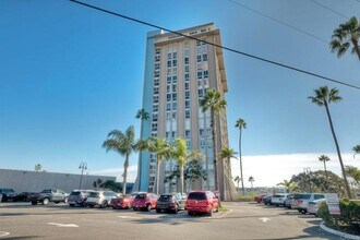 1200 N Harbor Dr in Oceanside, CA - Building Photo - Building Photo