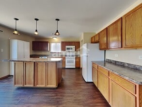 2111 Gray Hawk Dr in Plainfield, IL - Building Photo - Building Photo