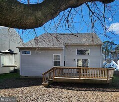 318 Hanna Ct in Chester, MD - Building Photo