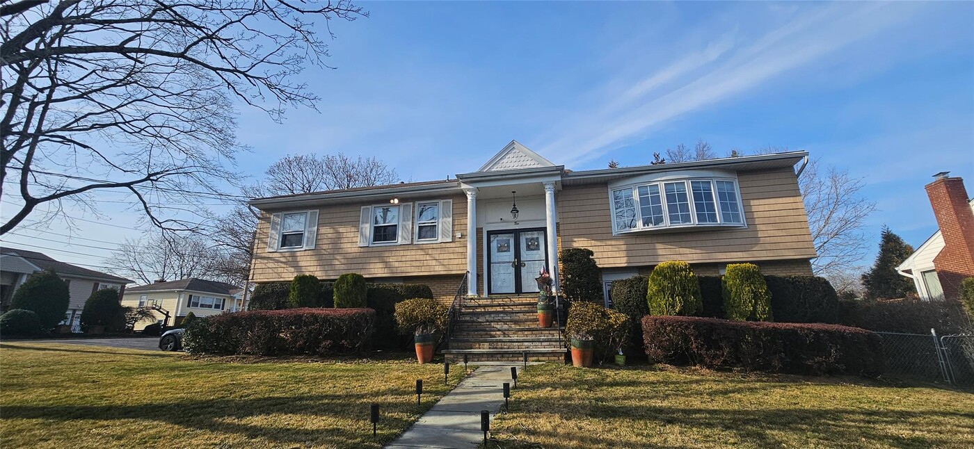 10 Old Farm Rd in Scarsdale, NY - Building Photo