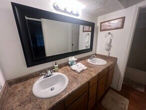 12 Scenic Ct, Unit Unit 4 in Branson, MO - Building Photo - Building Photo