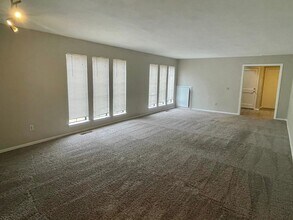 7012 N Spinnaker Ln in Oklahoma City, OK - Building Photo - Building Photo
