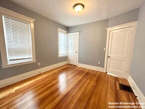 20 Dawes St, Unit 1 in Boston, MA - Building Photo - Building Photo