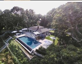 16 N Shore Rd in Hampton Bays, NY - Building Photo - Building Photo