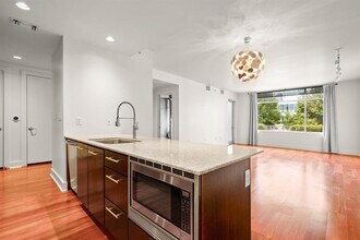 210 Lee Barton Dr in Austin, TX - Building Photo - Building Photo
