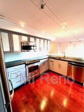 255 N Sierra St in Reno, NV - Foto de edificio - Building Photo