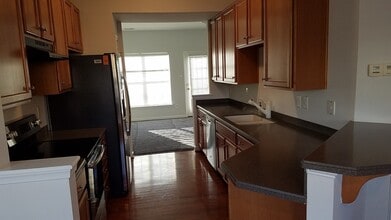 912 Dominion Townes Ct in Richmond, VA - Building Photo - Building Photo