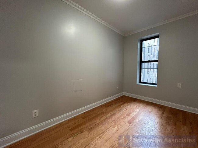 26 Post Ave in New York, NY - Building Photo - Building Photo
