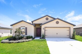 1375 Swan Lake Cir in Dundee, FL - Building Photo - Building Photo
