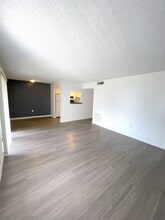 2565 N Alafaya Trail in Orlando, FL - Building Photo - Building Photo